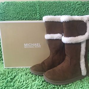 Little girl’s brown boots